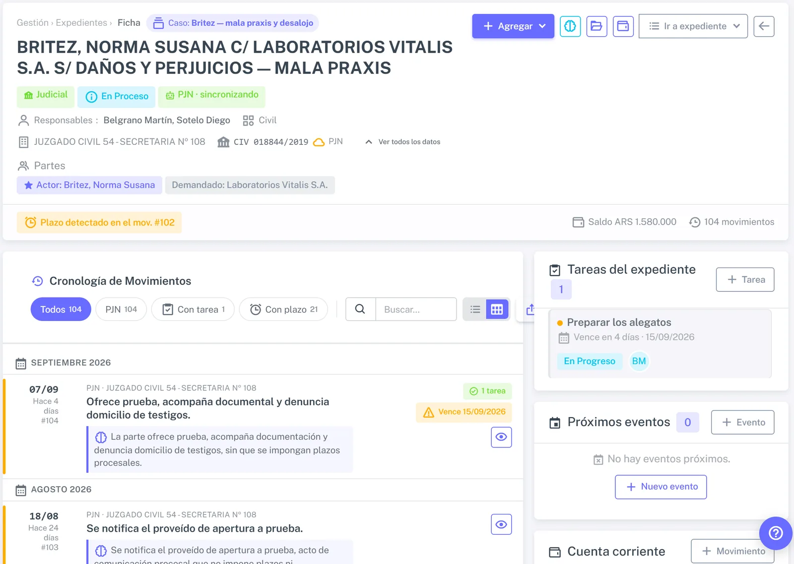 Ficha de un expediente en GERUX: cronología de movimientos con el resumen de IA de cada uno, plazo detectado y tareas